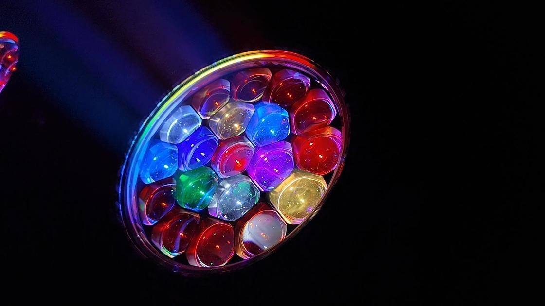 Đèn chuyển động đầu sân khấu RGBW 4in1 LED 7° ≈ 45° góc chùm